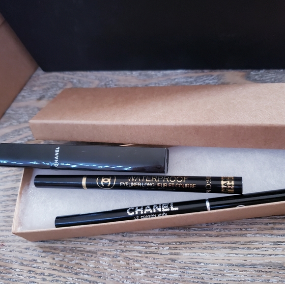 CHANEL Other - CHANEL eye trio